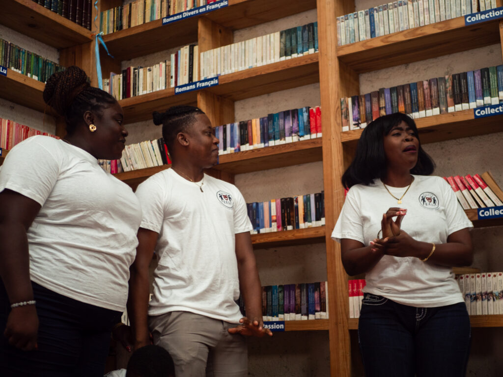 Voix des Jeunes par les Arts : le théâtre d’improvisation au service du leadership et de l’engagement citoyen